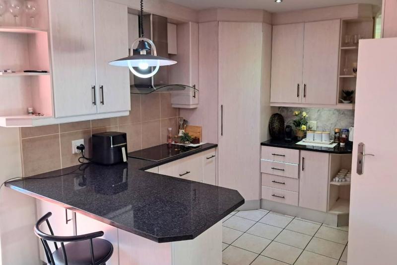 To Let 3 Bedroom Property for Rent in Island View Western Cape
